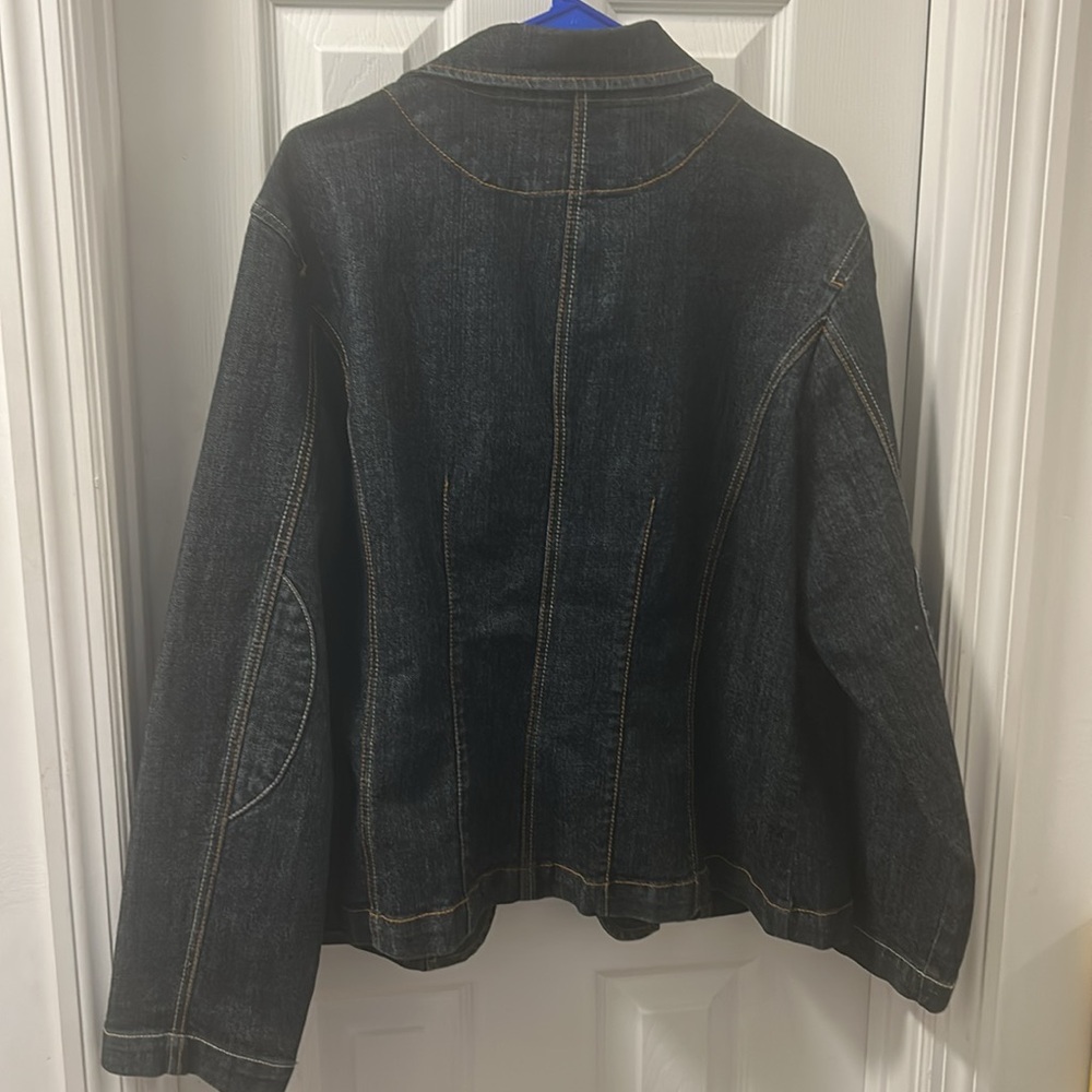 Stylish Black Denim Jacket - Picture 3 of 3